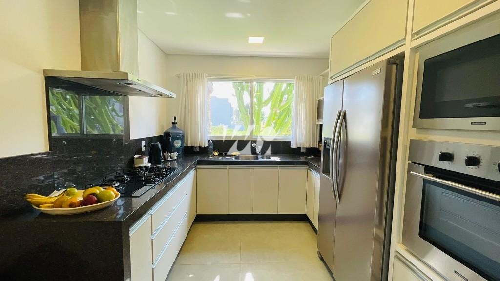 Casa em Pedra Branca, Palhoça. 4 quartos, 253m². Imagem 9 de 21